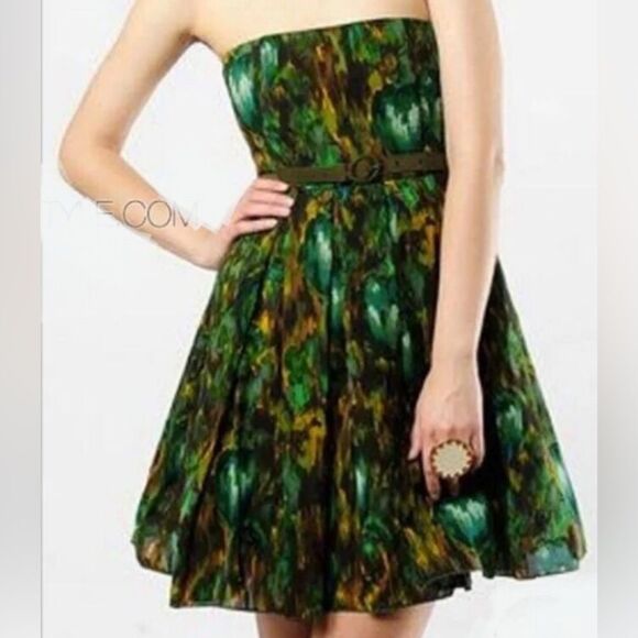 Alice + Olivia Dresses & Skirts - Alice + Olivia Green Watercolor Silk Strapless Mini Dress Size 4